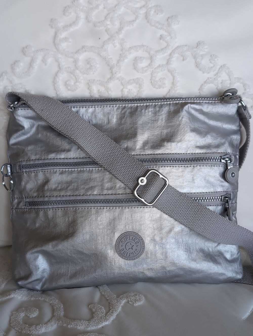 Kipling Alvar Silver Metallic🩶 Crossbody/Shoulder Travel Bag